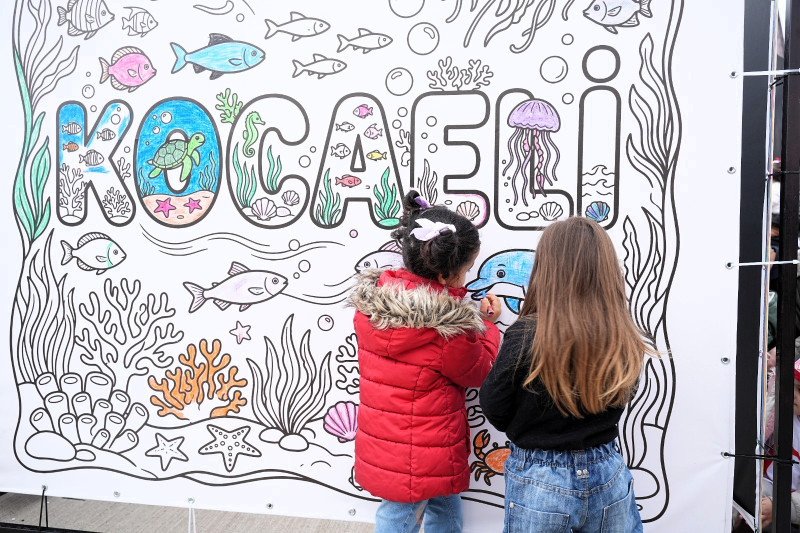 Sanatın birleştirici gücü dev küp