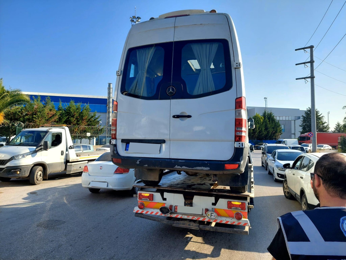 6 araç trafikten men edildi