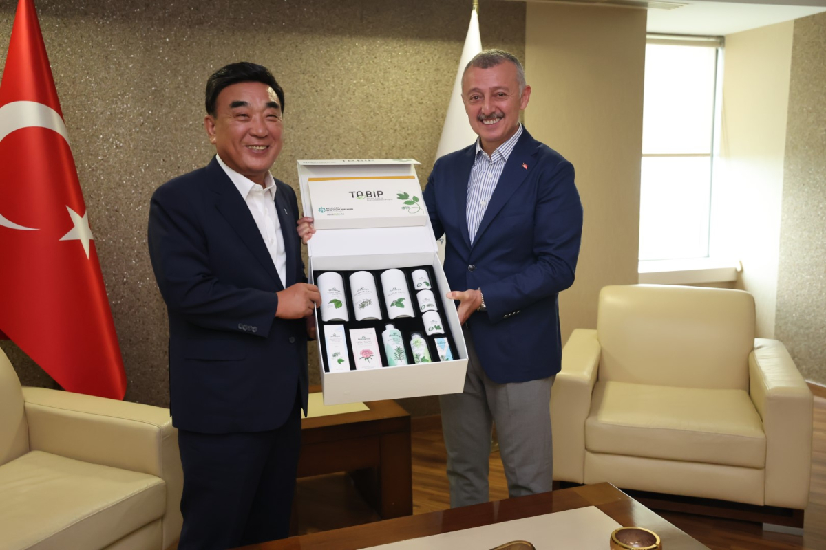 Güney Koreli Başkan, çay ve pişmaniyeye bayıldı