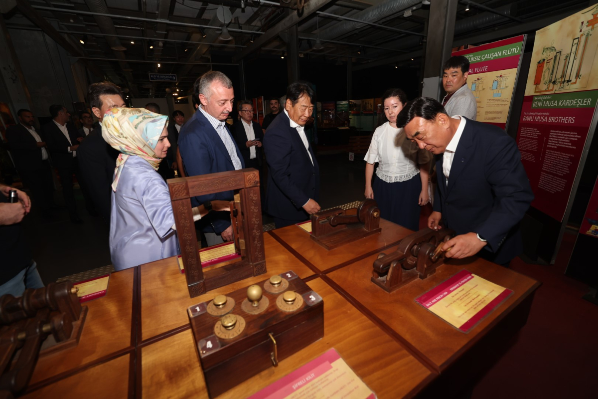 Güney Koreli Başkan, çay ve pişmaniyeye bayıldı