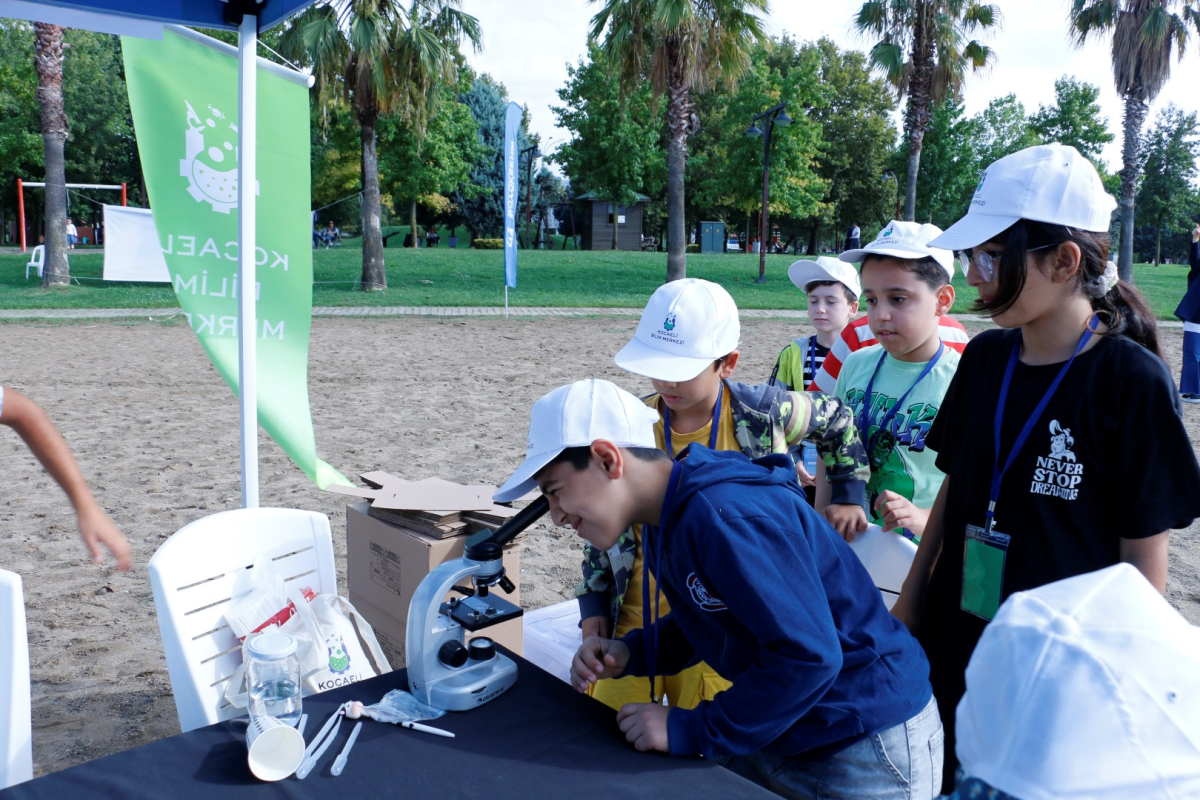 Hepsi bilim sevdalısı çocuklar
