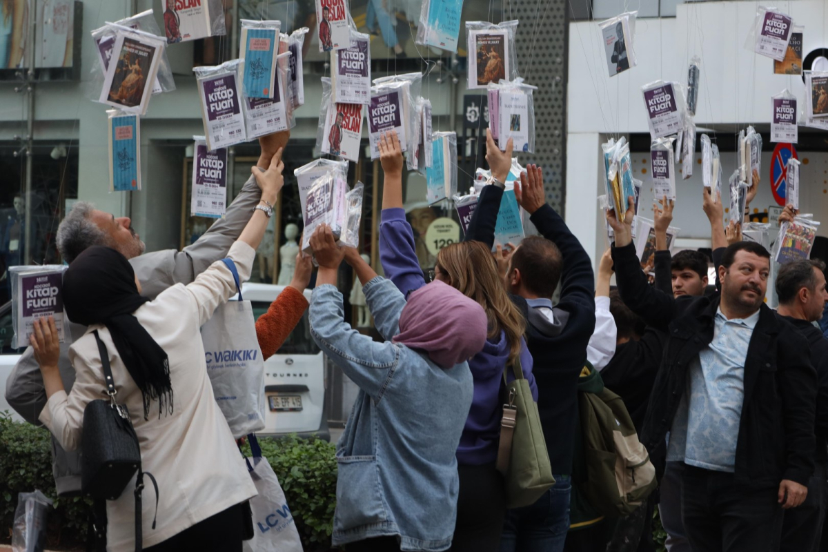 5 bin kitabı dalından topladılar