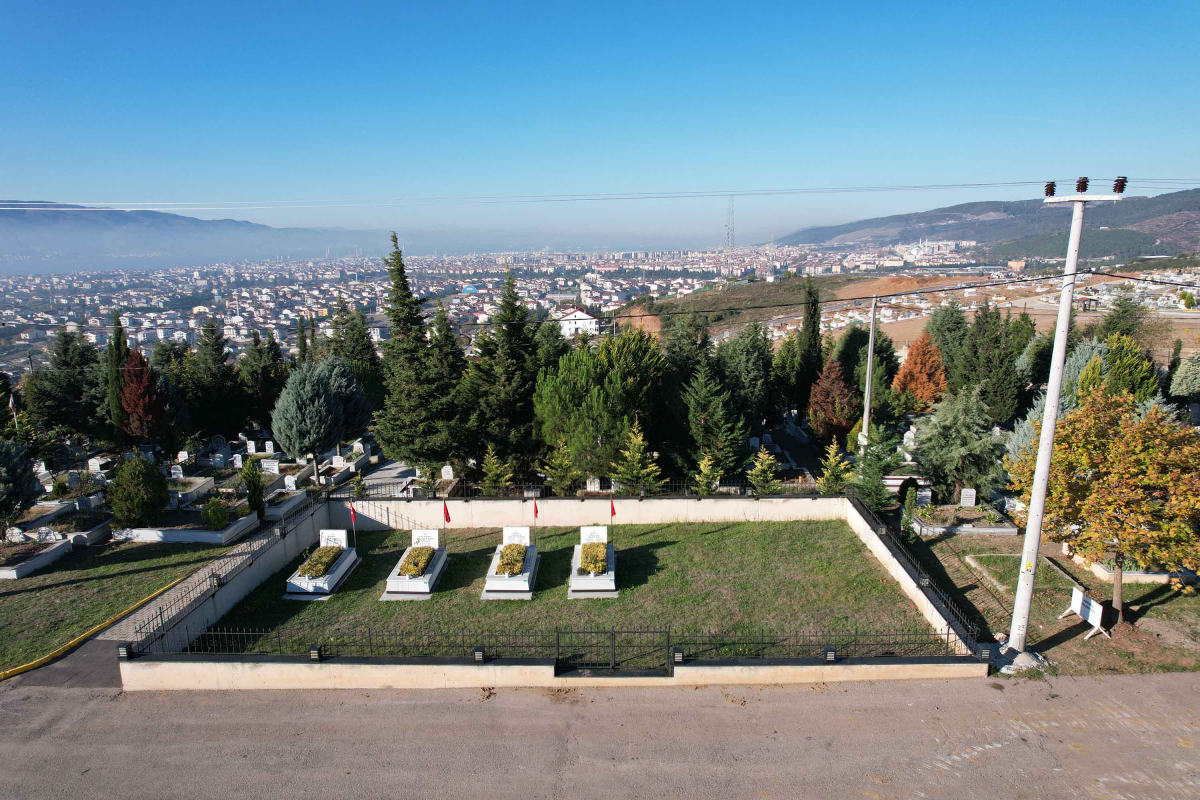 Derince Mezarlığı’na hizmet binası ve asfalt 