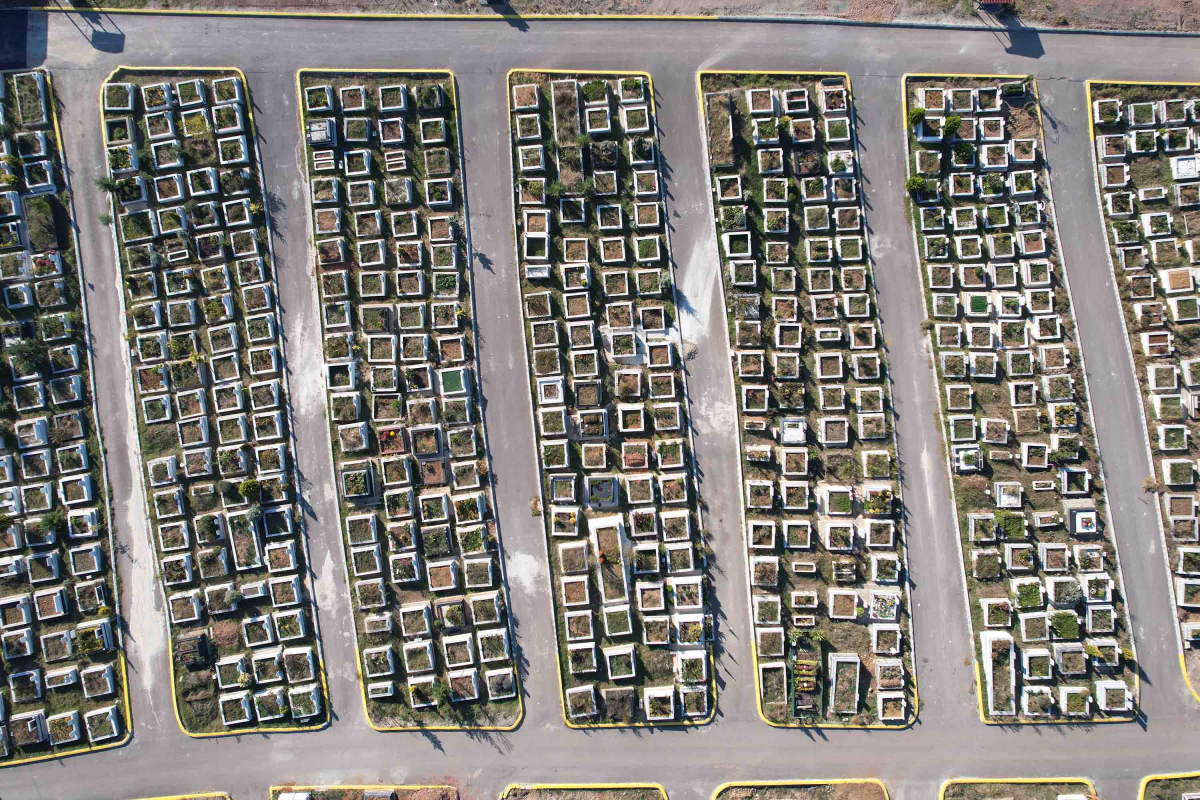 Derince Mezarlığı’na hizmet binası ve asfalt 