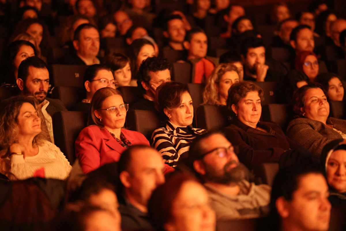 Şehir Tiyatroları, Üç Jokerli Konken’in prömiyerini yaptı