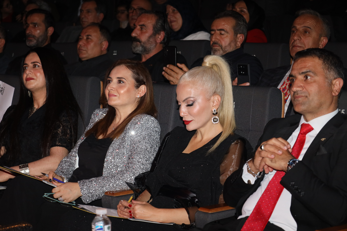 Halk müziği yarışmasında muhteşem final