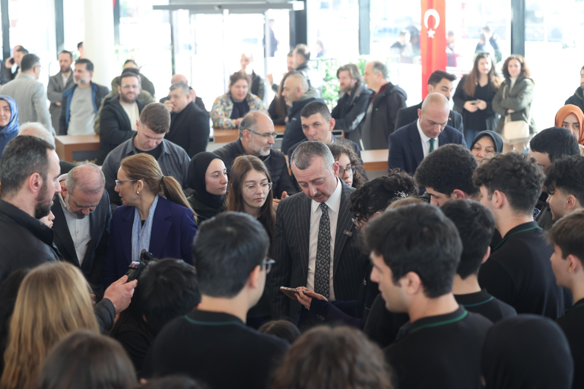 Büyükşehir’den İzmit’e 7/24 açık kütüphane