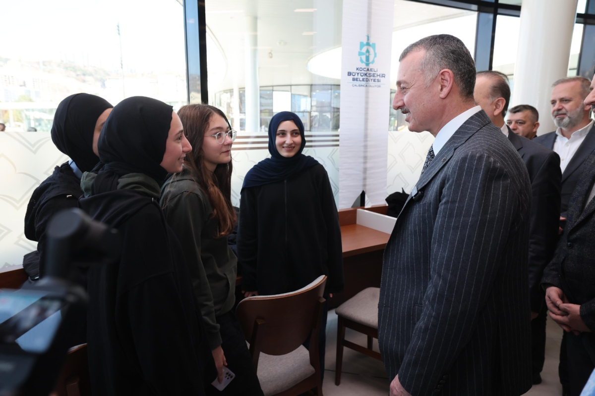 Büyükşehir’den İzmit’e 7/24 açık kütüphane