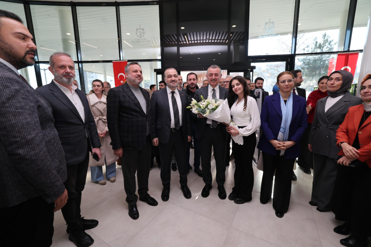 Büyükşehir’den İzmit’e 7/24 açık kütüphane