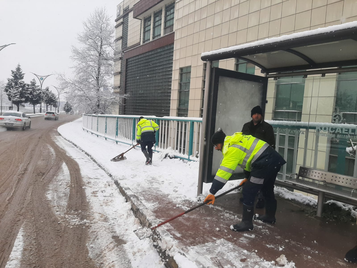 Büyükşehir ekipleri, yaya güvenliği için sahada