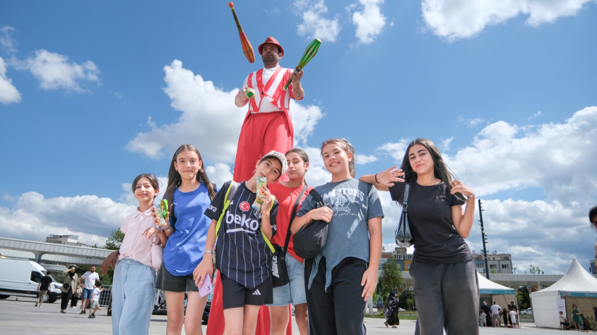 Çocukların neşesi Milli İrade Meydanı’nı sardı