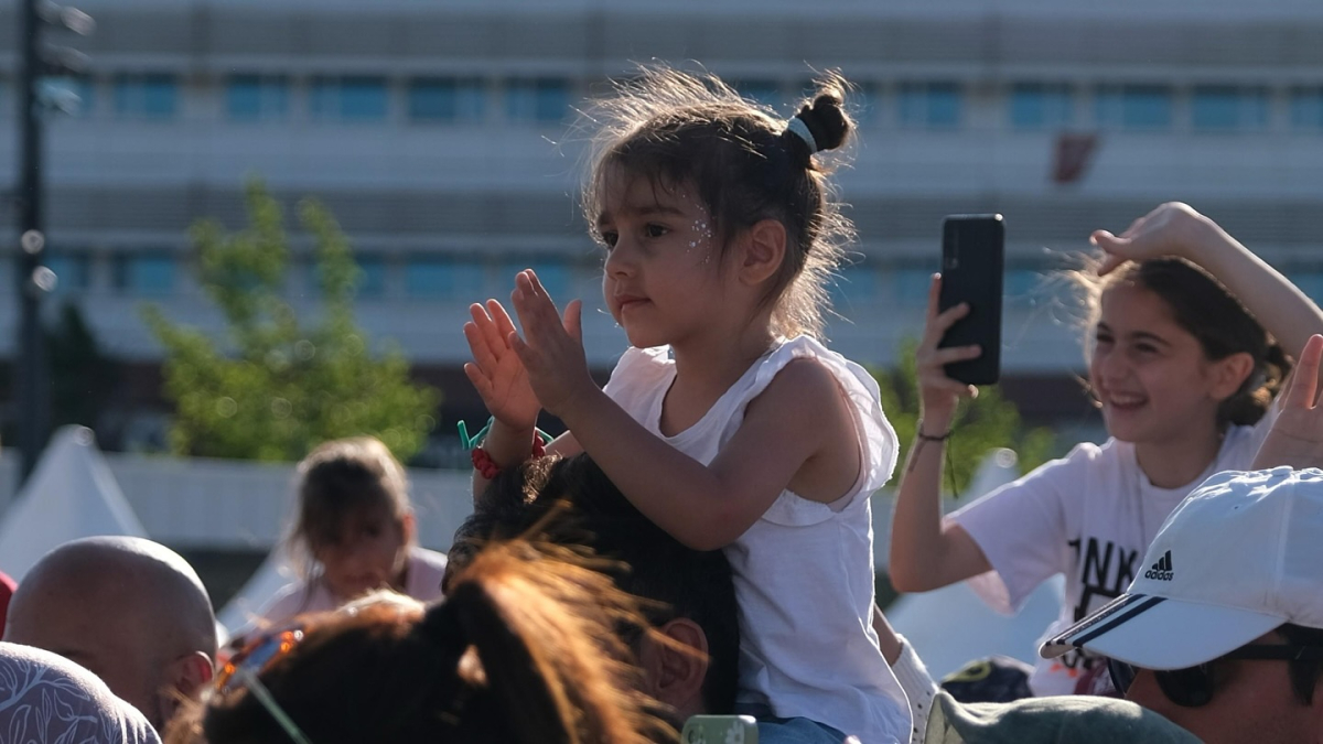 Çocukların neşesi Milli İrade Meydanı’nı sardı