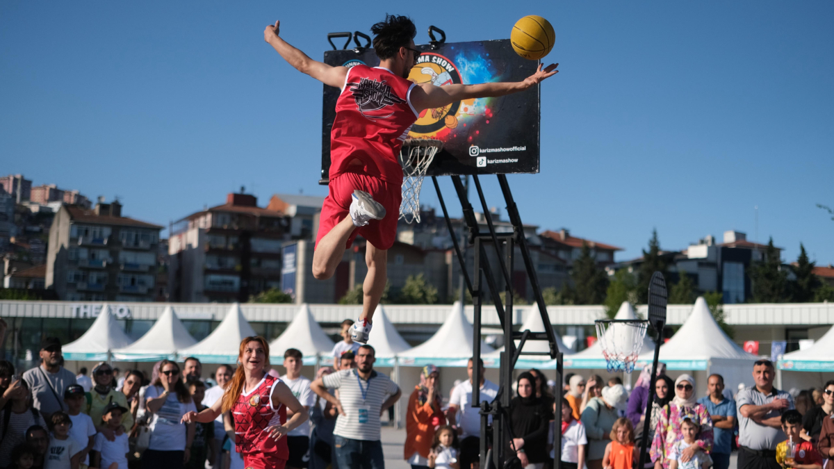 Çocukların neşesi Milli İrade Meydanı’nı sardı