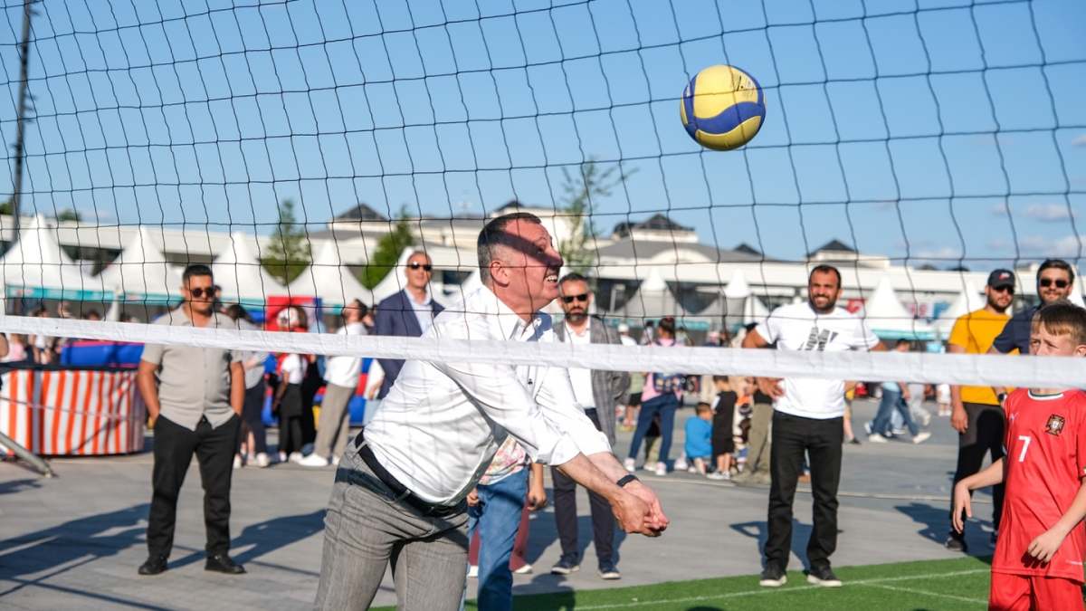 Çocukların neşesi Milli İrade Meydanı’nı sardı