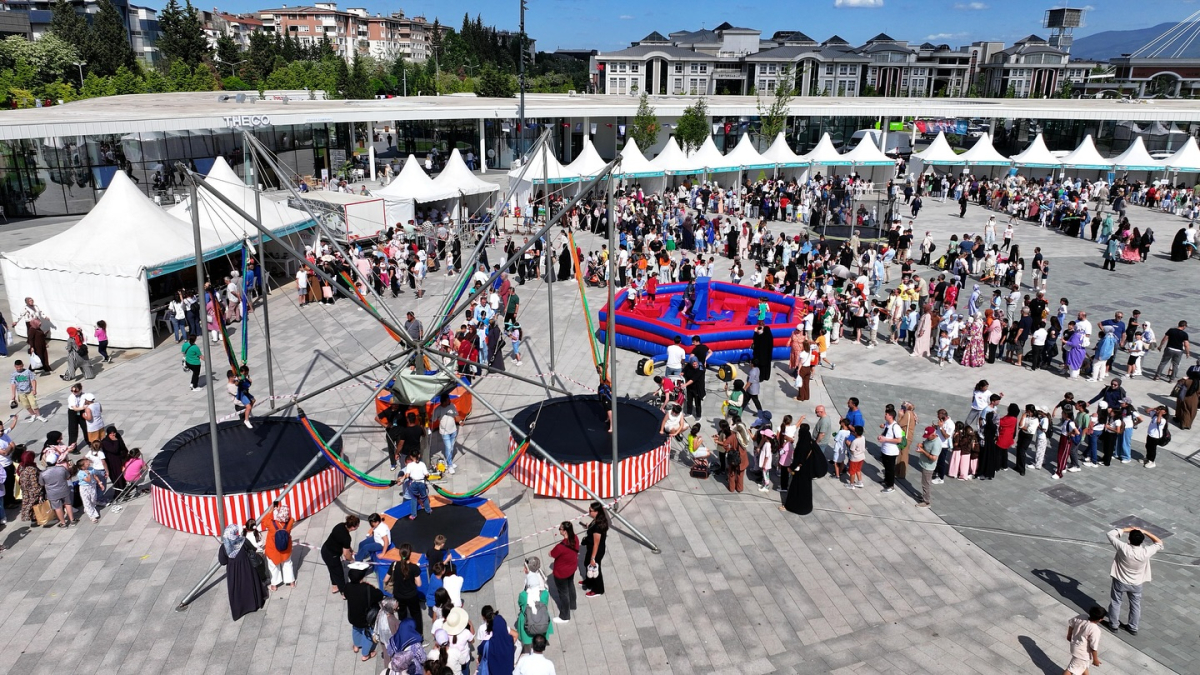 Çocukların neşesi Milli İrade Meydanı’nı sardı