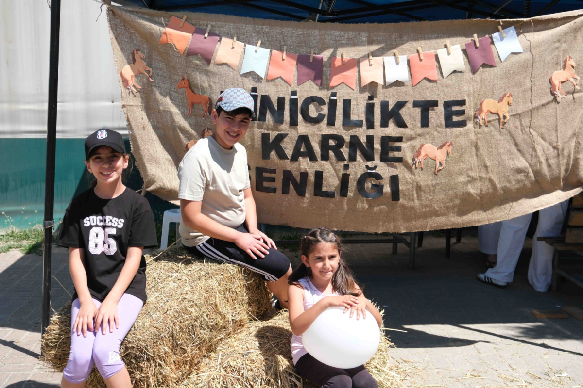 Yaz tatiline at üstünde ‘merhaba’ dediler