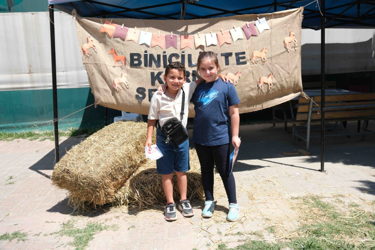Yaz tatiline at üstünde ‘merhaba’ dediler