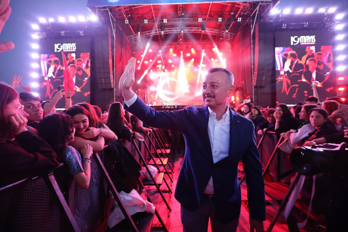 İzmit’in kalbi bu meydanda atıyor