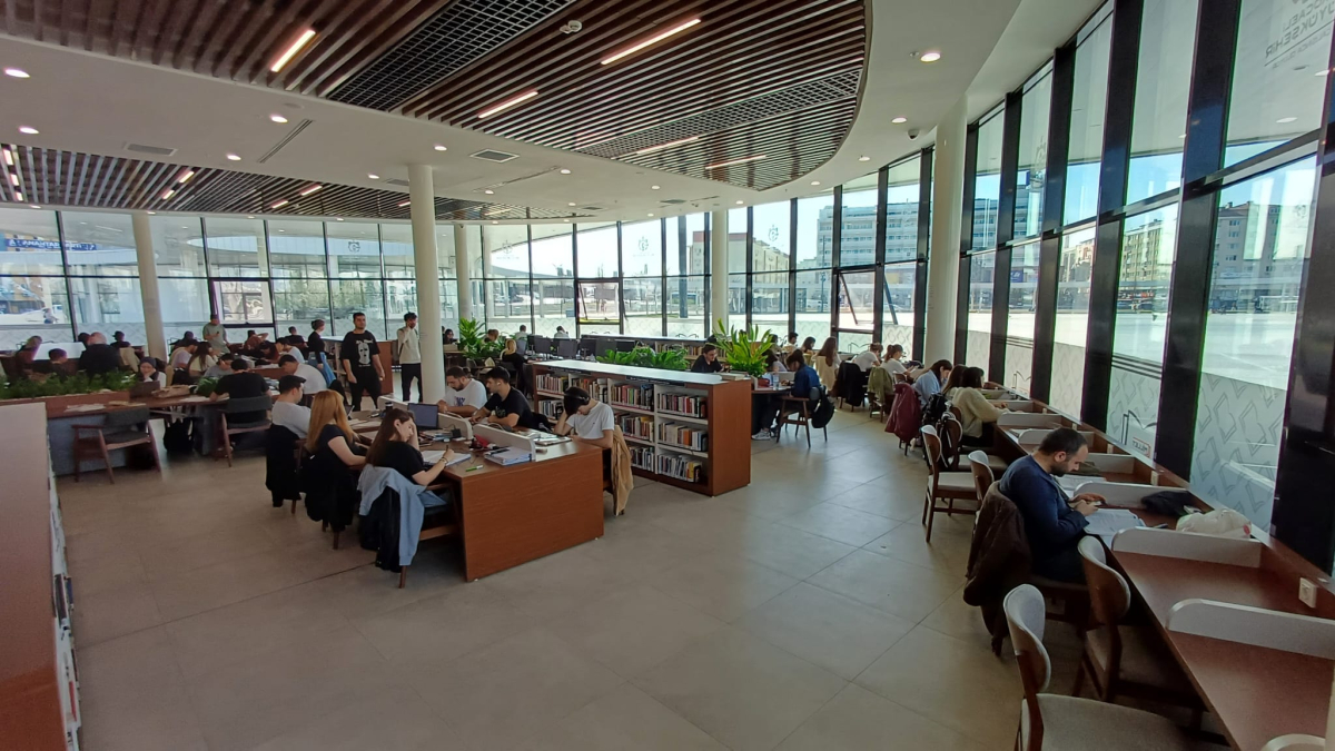 İzmit’in kalbi bu meydanda atıyor