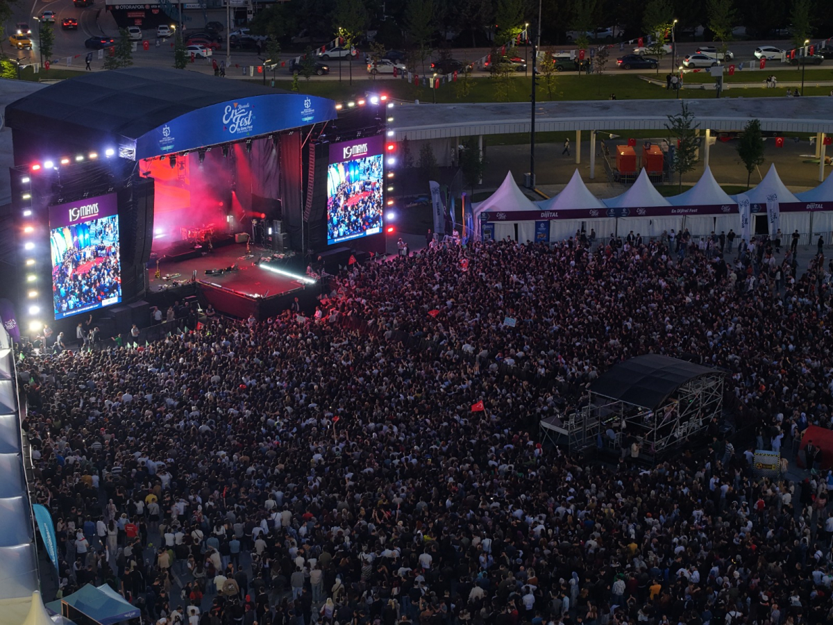 İzmit’in kalbi bu meydanda atıyor