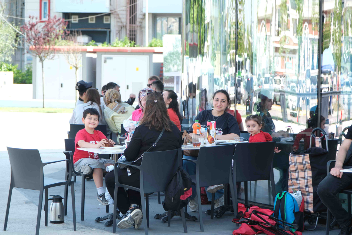 İzmit’in kalbi bu meydanda atıyor