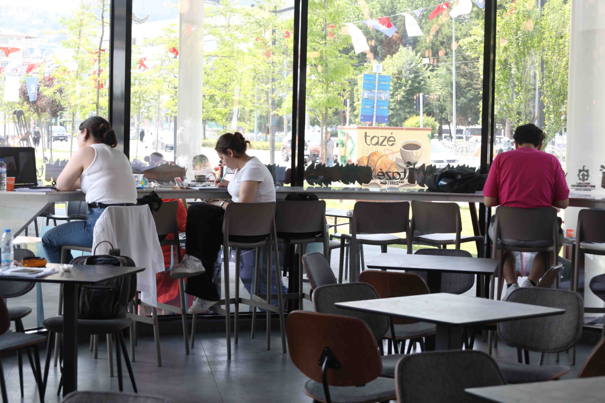 İzmit’in kalbi bu meydanda atıyor