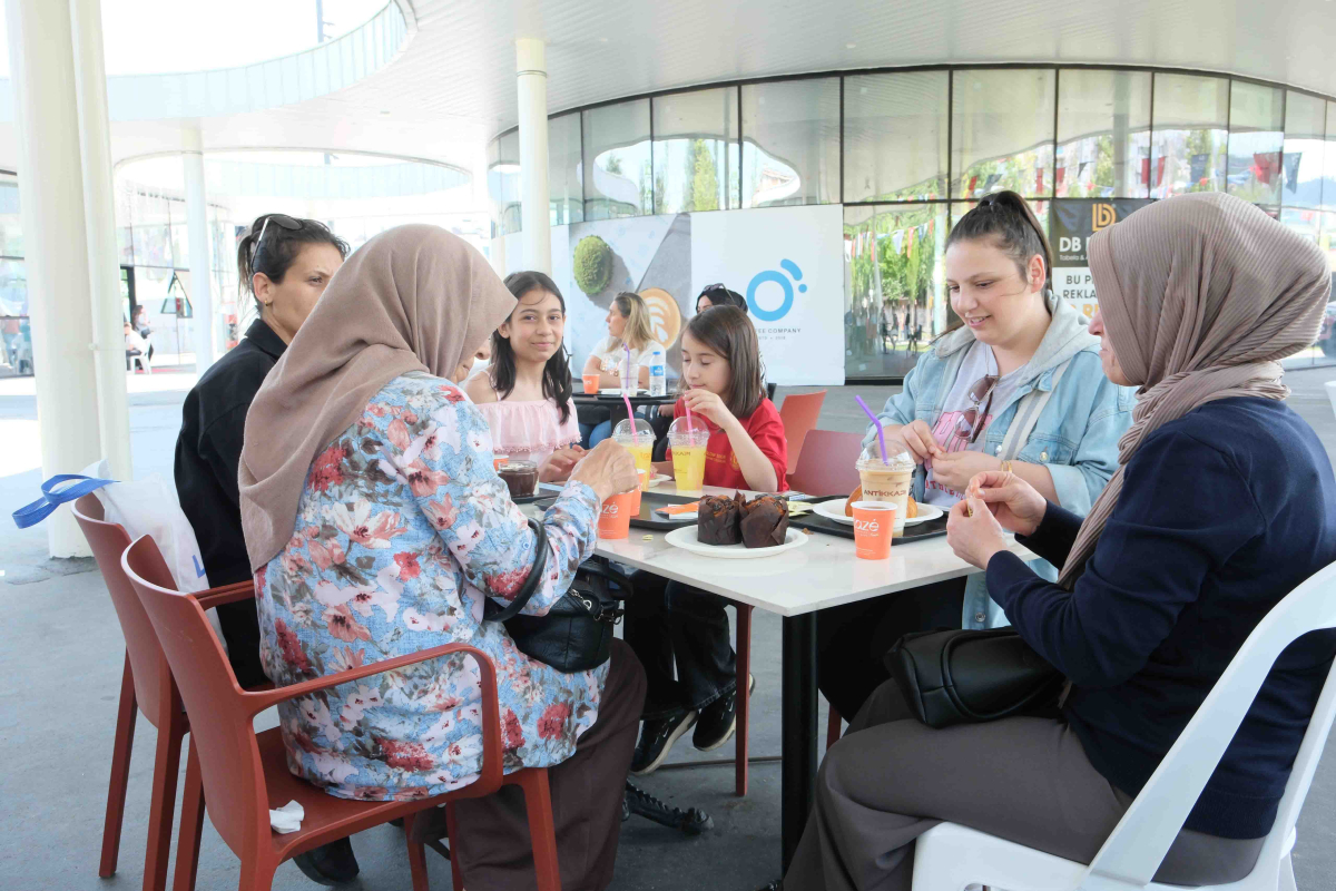 İzmit’in kalbi bu meydanda atıyor