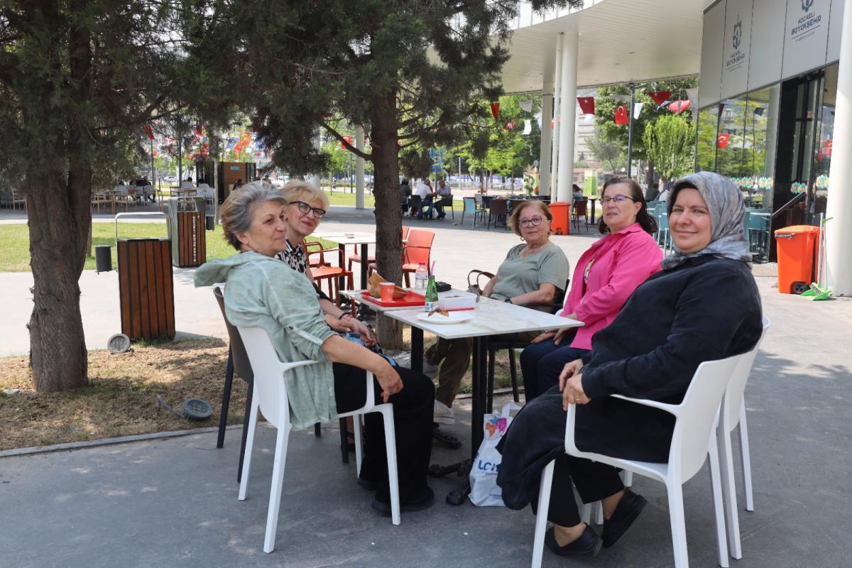 İzmit’in kalbi bu meydanda atıyor