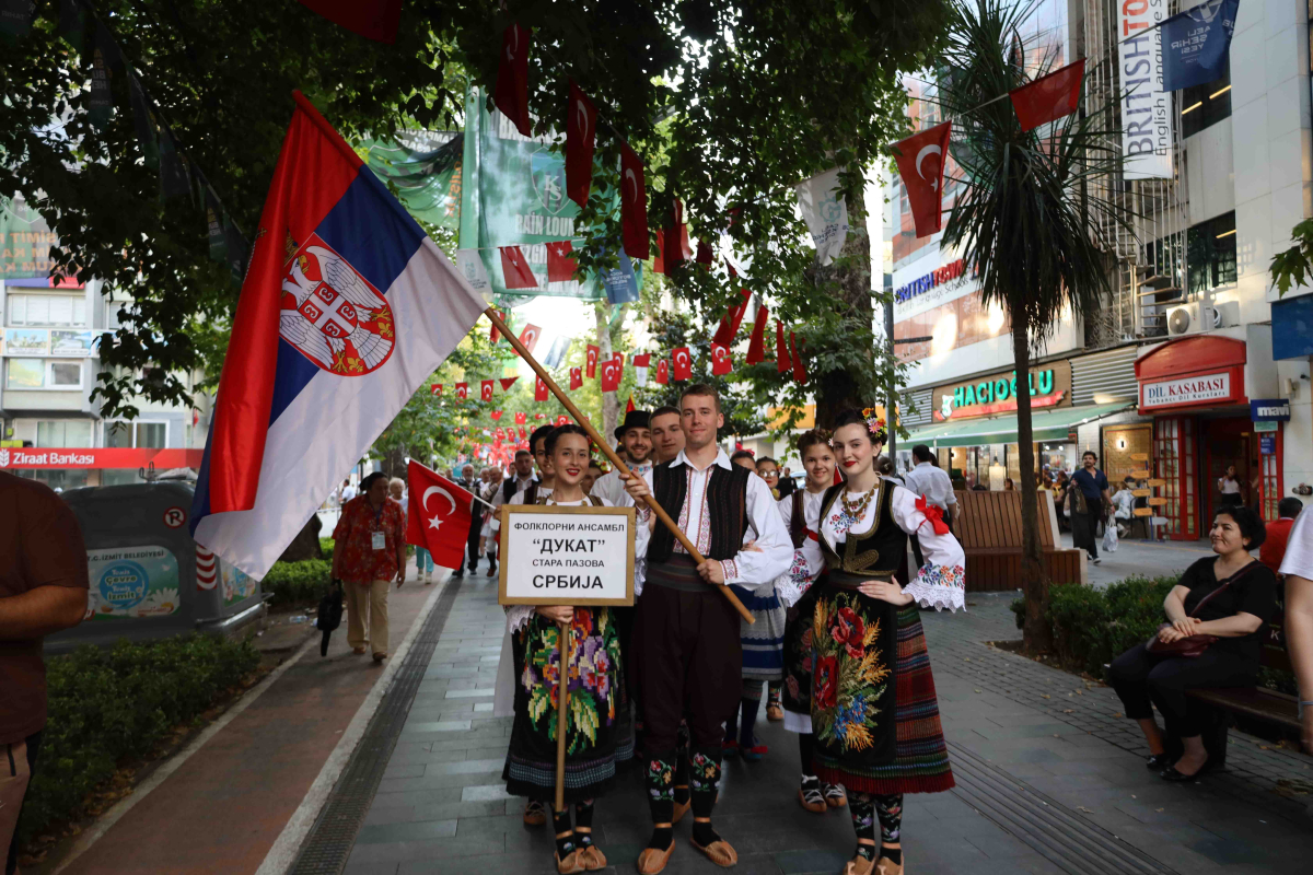 Kocaeli’de 2. Balkan Halk Oyunları rüzgârı esti