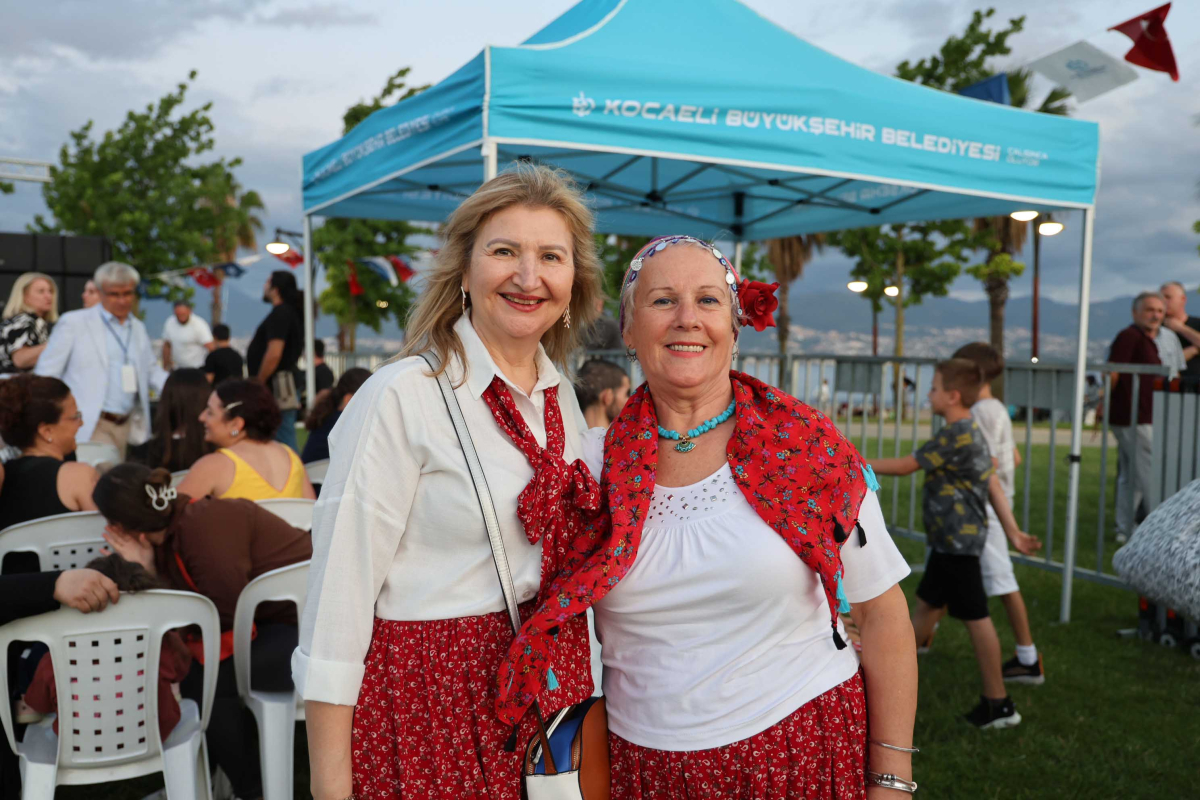 Kocaeli’de 2. Balkan Halk Oyunları rüzgârı esti