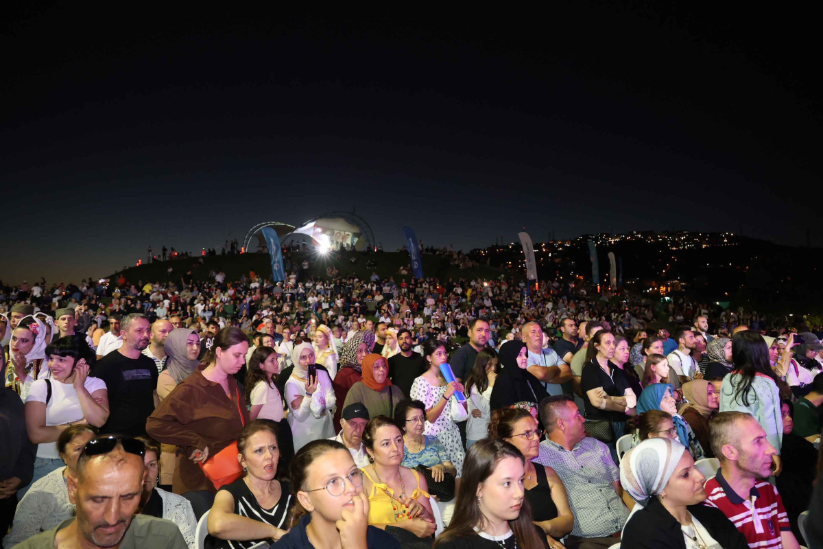 Kocaeli’de 2. Balkan Halk Oyunları rüzgârı esti