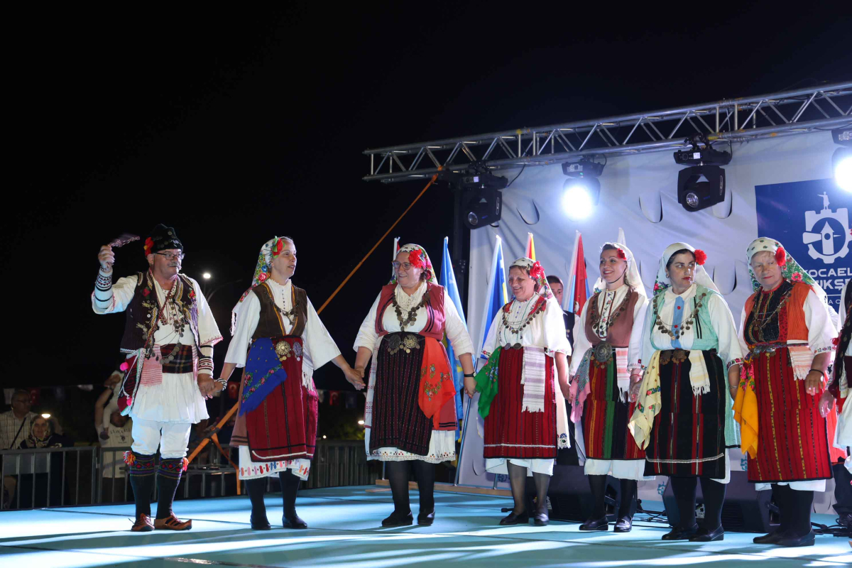 Kocaeli’de 2. Balkan Halk Oyunları rüzgârı esti