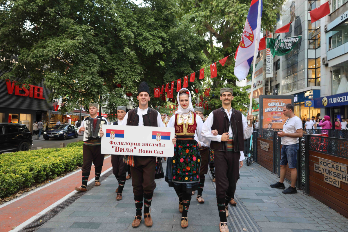 Kocaeli’de 2. Balkan Halk Oyunları rüzgârı esti