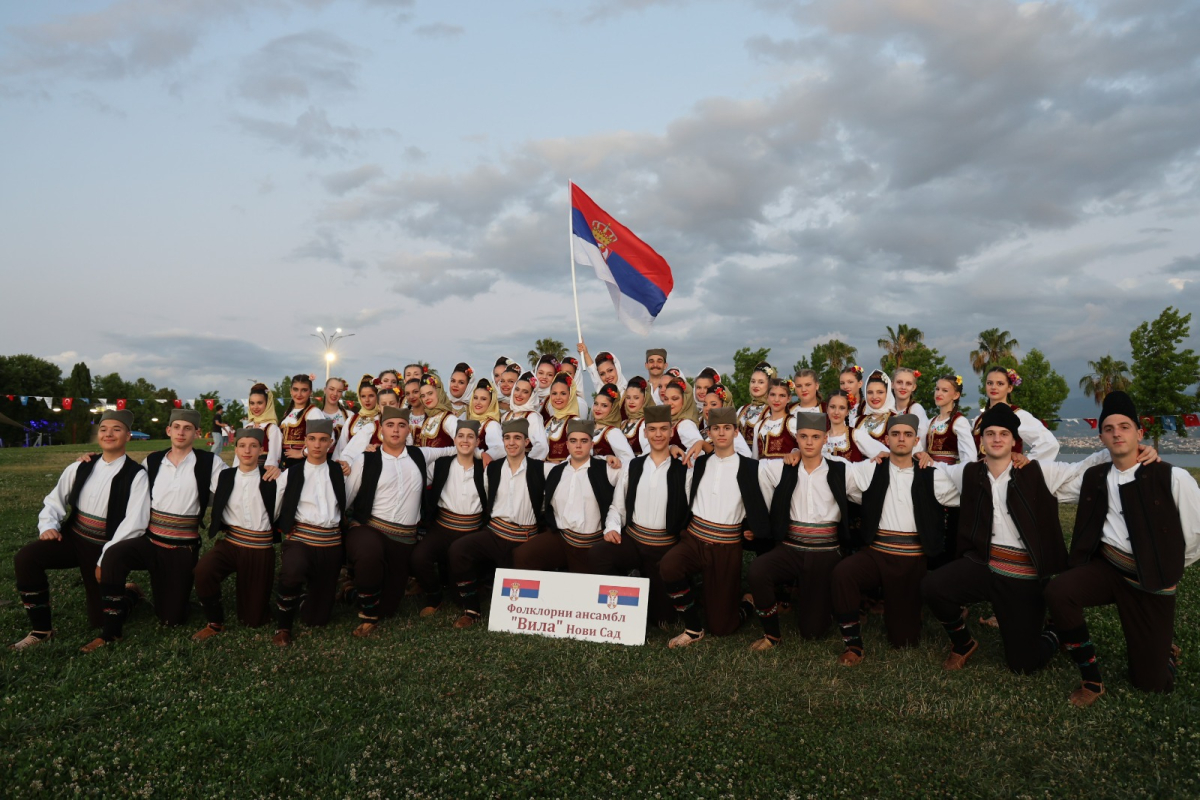 Kocaeli’de 2. Balkan Halk Oyunları rüzgârı esti