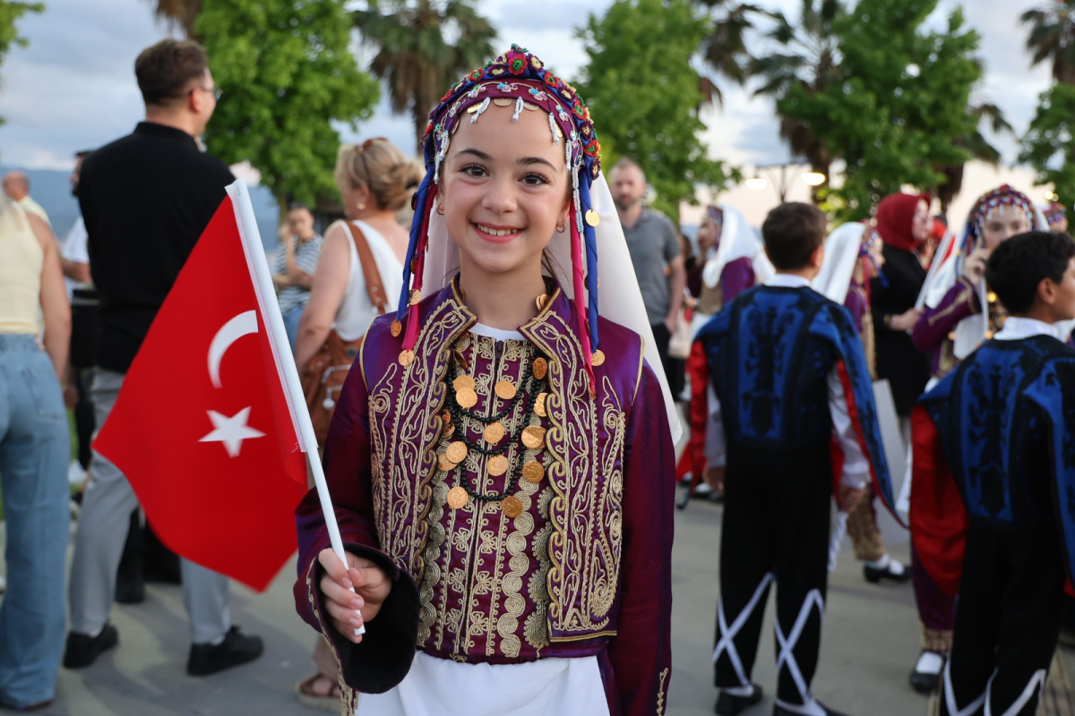 Kocaeli’de 2. Balkan Halk Oyunları rüzgârı esti