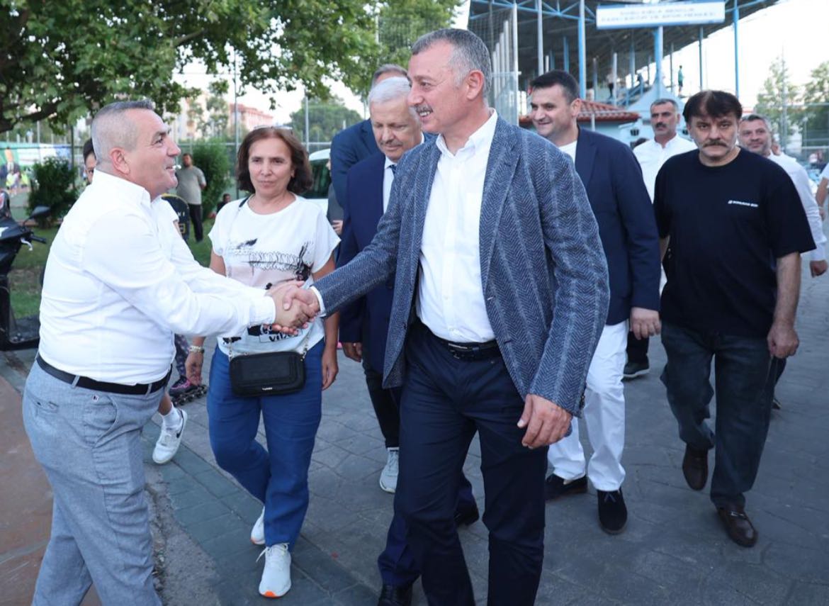 Başkan Büyükakın, kazanı açtı, ilk helvaları dağıttı