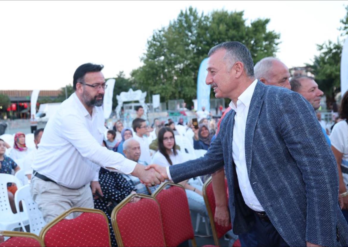 Başkan Büyükakın, kazanı açtı, ilk helvaları dağıttı