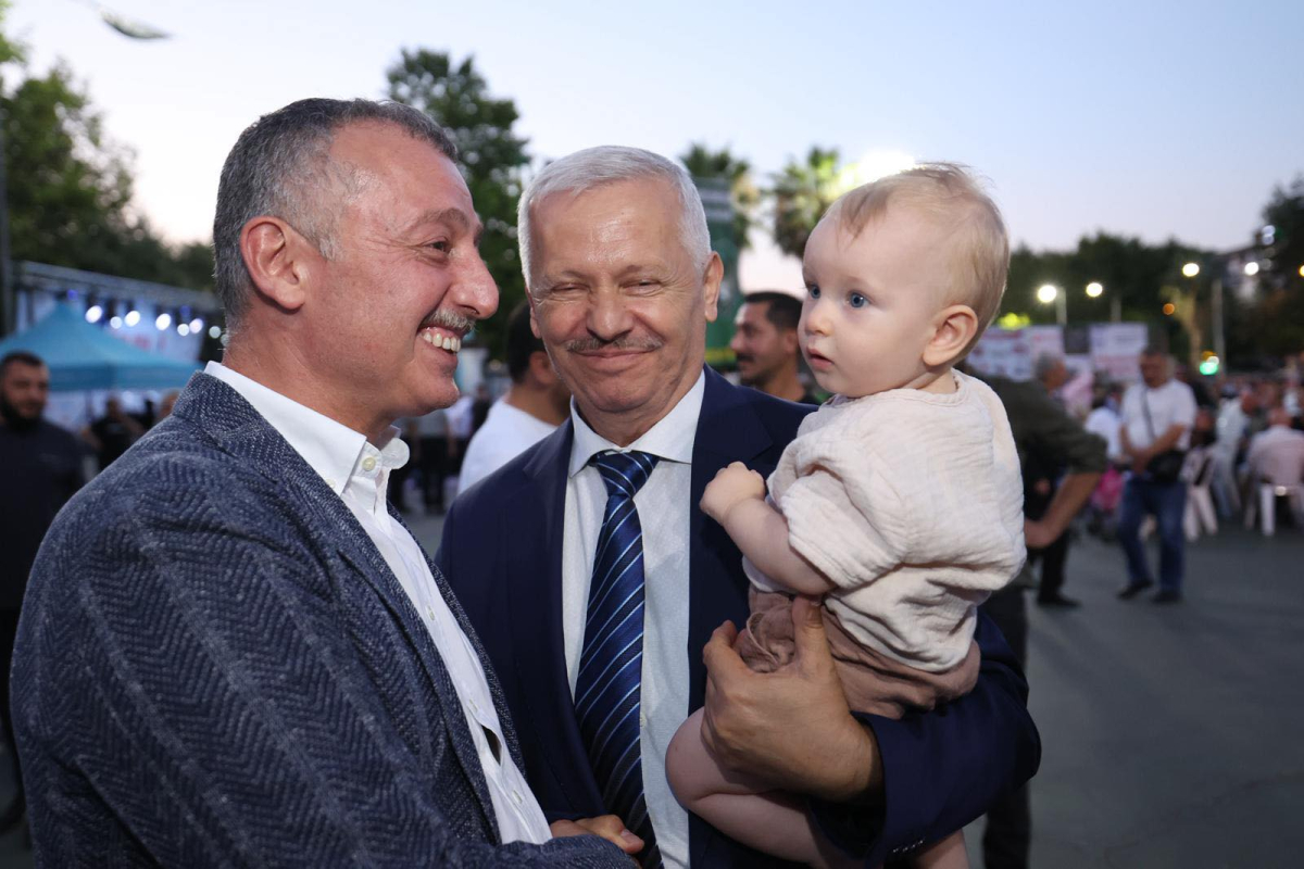 Başkan Büyükakın, kazanı açtı, ilk helvaları dağıttı