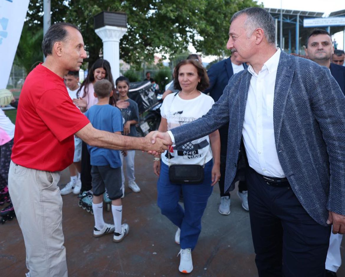 Başkan Büyükakın, kazanı açtı, ilk helvaları dağıttı
