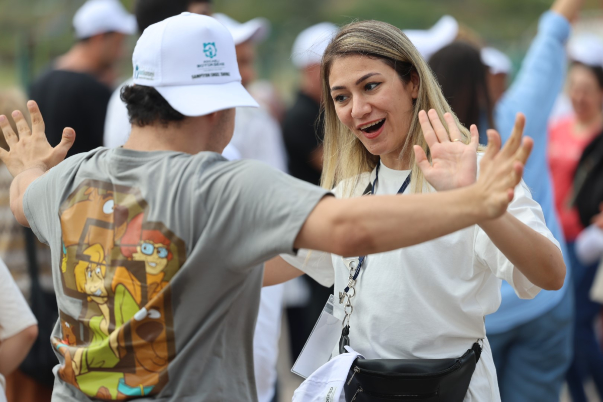 Özel bireyler, yarış pistinde sürüş deneyimi yaşadı