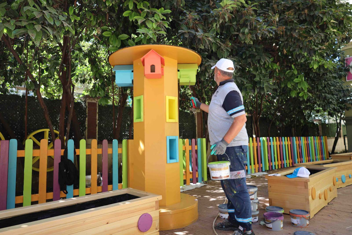 İzmit Ulugazi İlkokulu’na masal gibi bir bahçe