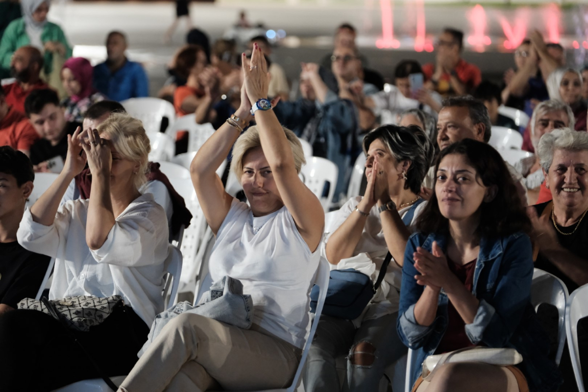 Afak Meydanlı coşturdu, Can Dostlar neşe kattı