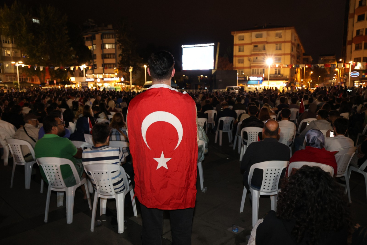 Kent Meydanı, 12 Dev Adam'ın final heyecanına sahne oldu