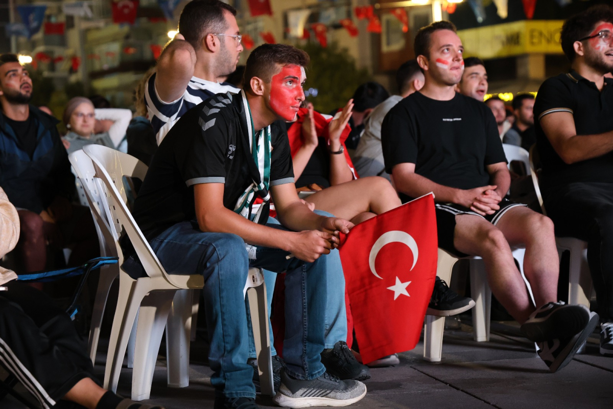 Kent Meydanı, 12 Dev Adam'ın final heyecanına sahne oldu