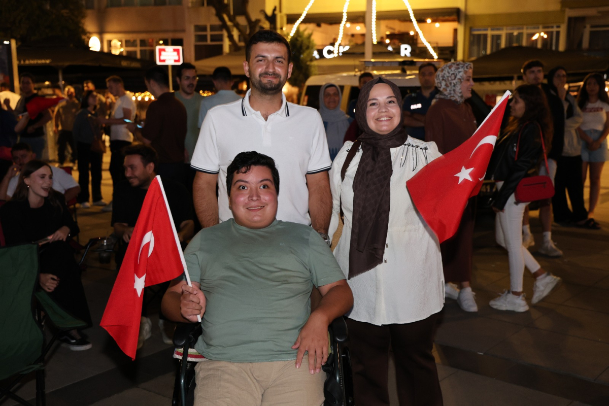 Kent Meydanı, 12 Dev Adam'ın final heyecanına sahne oldu