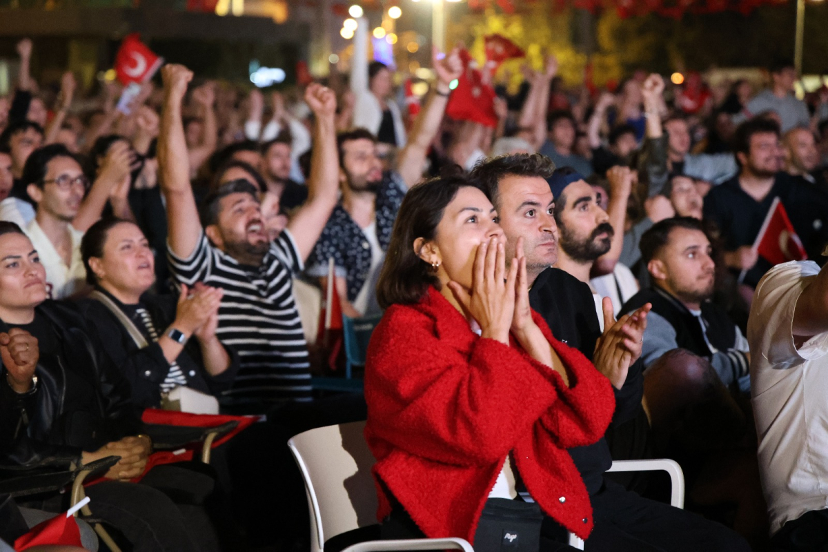 Kent Meydanı, 12 Dev Adam'ın final heyecanına sahne oldu
