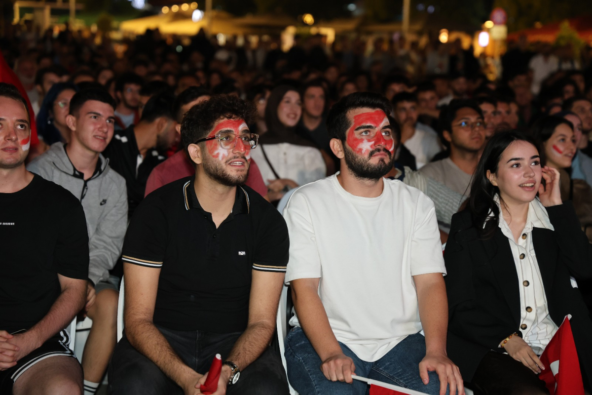 Kent Meydanı, 12 Dev Adam'ın final heyecanına sahne oldu