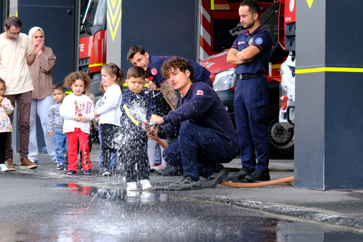 Lokomotifin miniklerinden itfaiye ziyareti