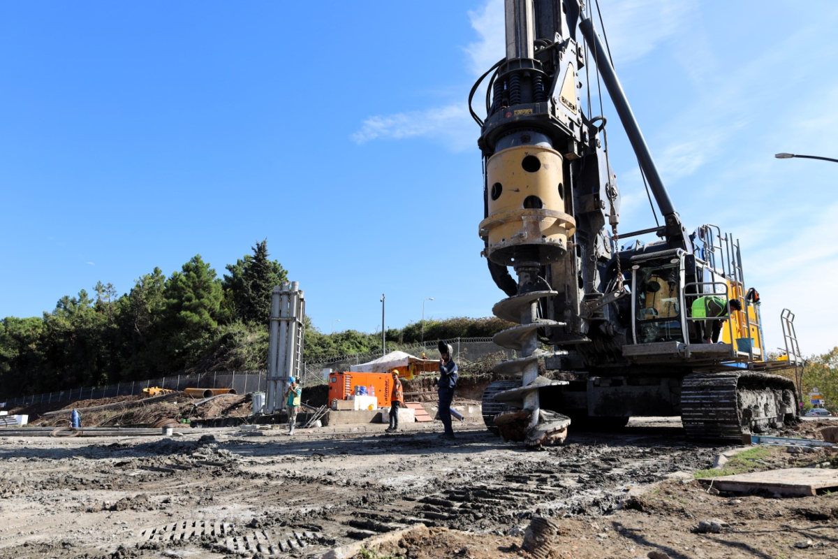 Fore kazıklar çakılıyor