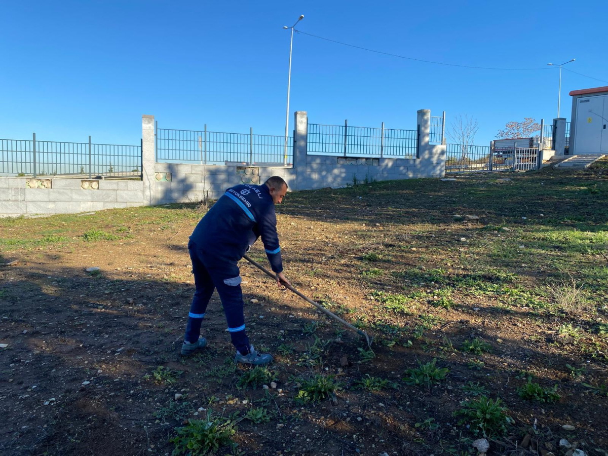 Dilovası Millet Bahçesi dip köşe temizleniyor